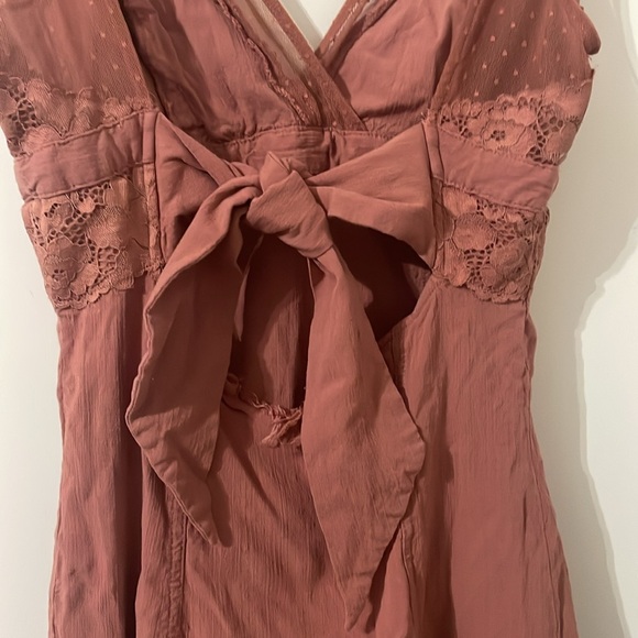 Elegant Lace-Trimmed Pink Dress - Picture 5 of 9